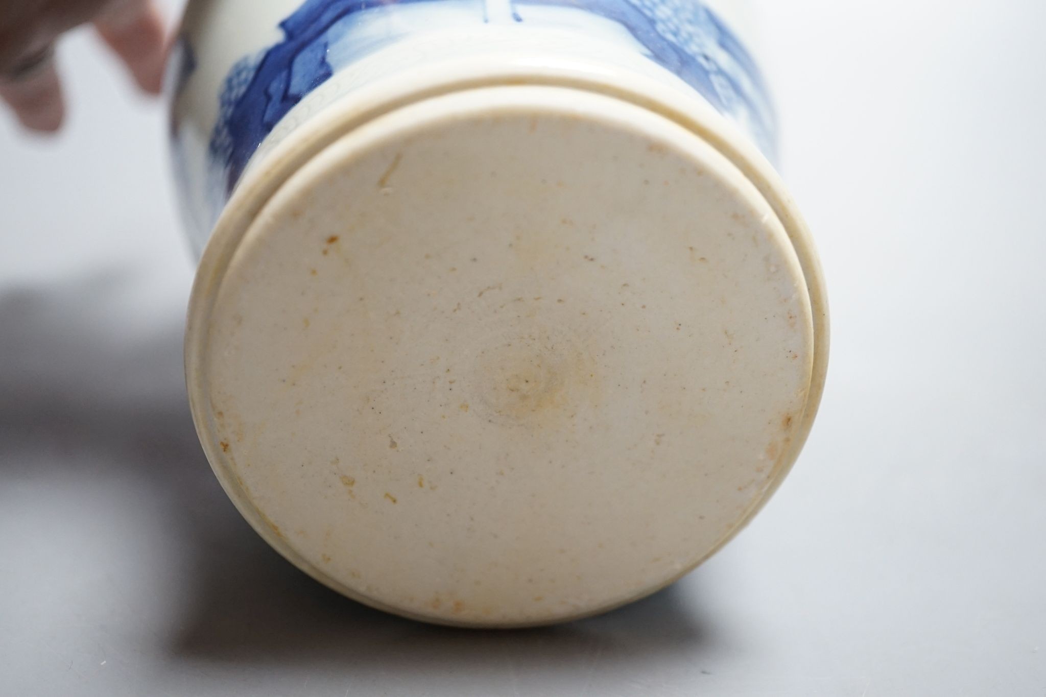 A 19th century Chinese blue and white vase, 16cm